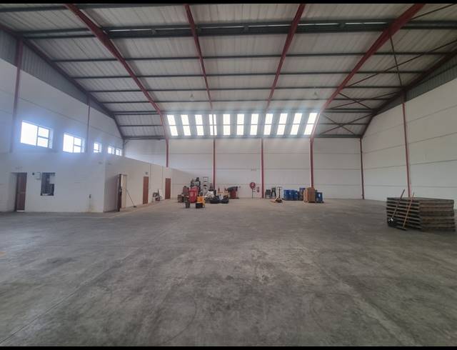 500M² WAREHOUSE TO LET IN PHILIPPI